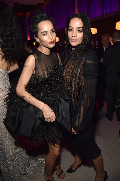 Zoe Kravitz, Following Mom Lisa Bonet, Naked on Rolling Stone。